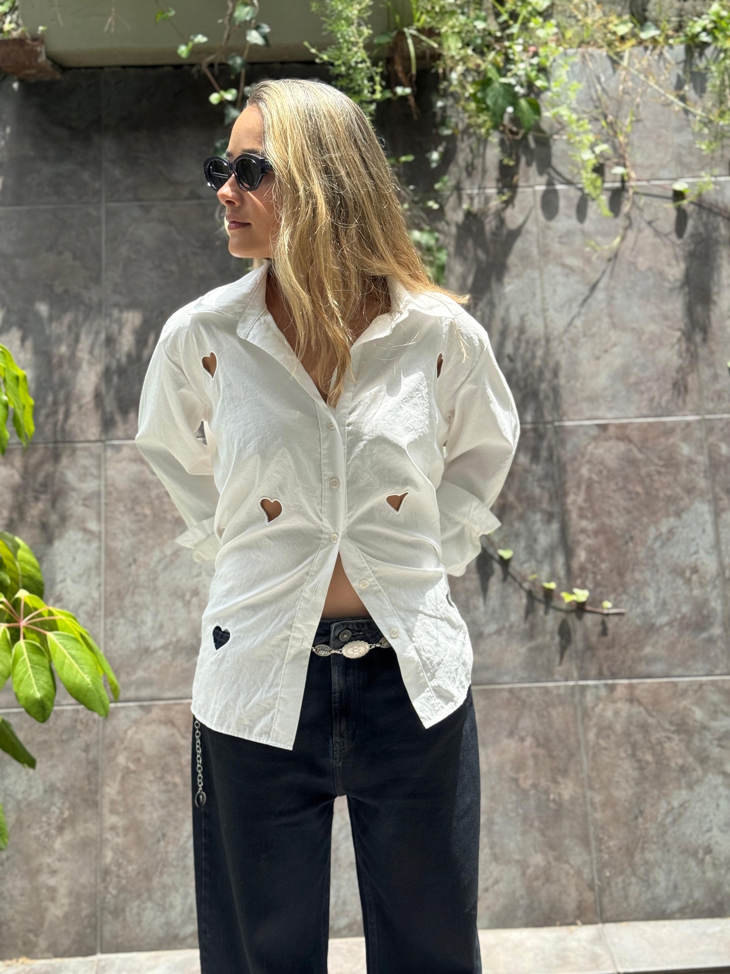 CAMISA MANGA LARGA CORAZONES ABIERTOS BORDADOS