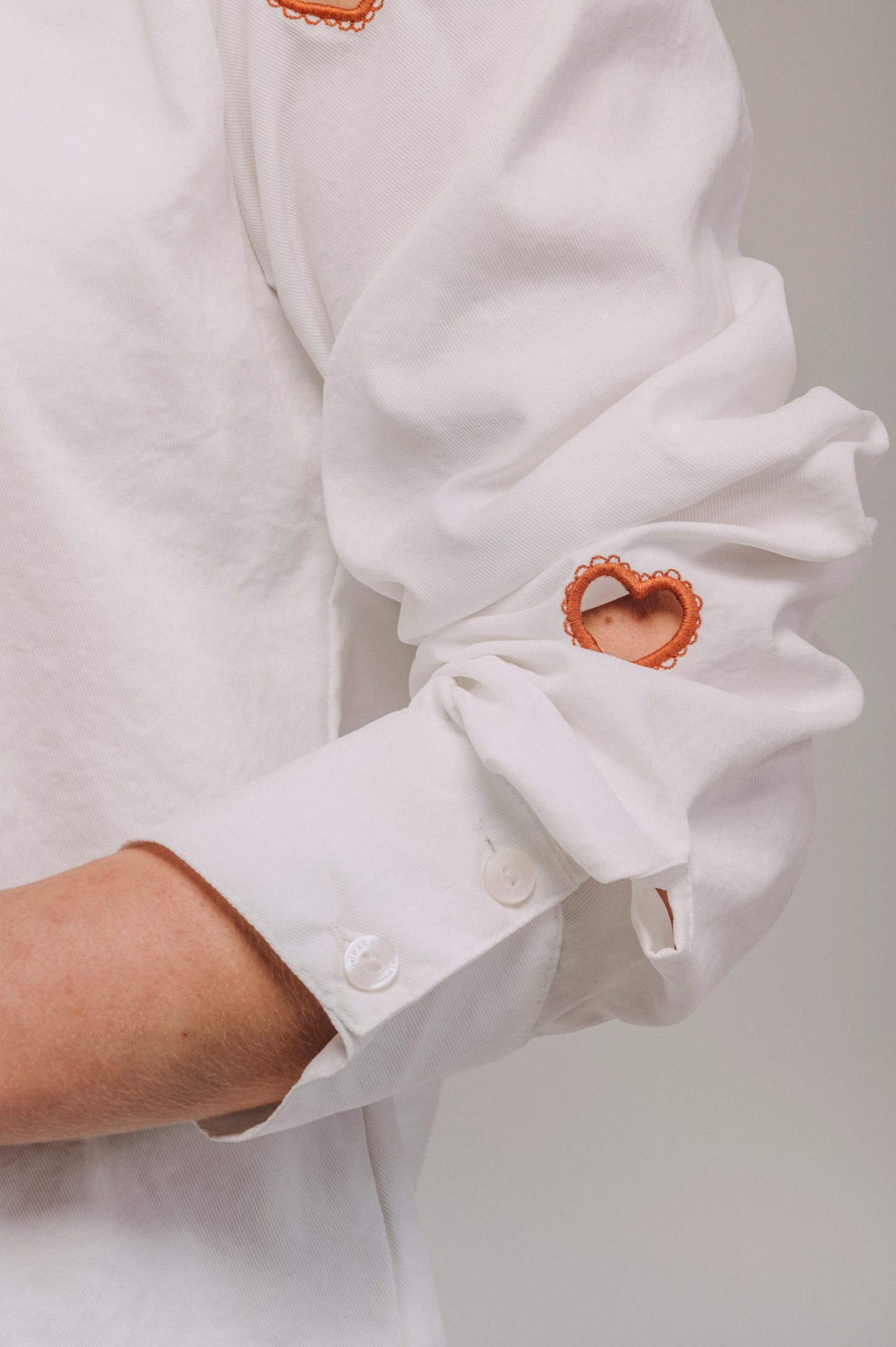 CAMISA CORAZONES ABIERTOS