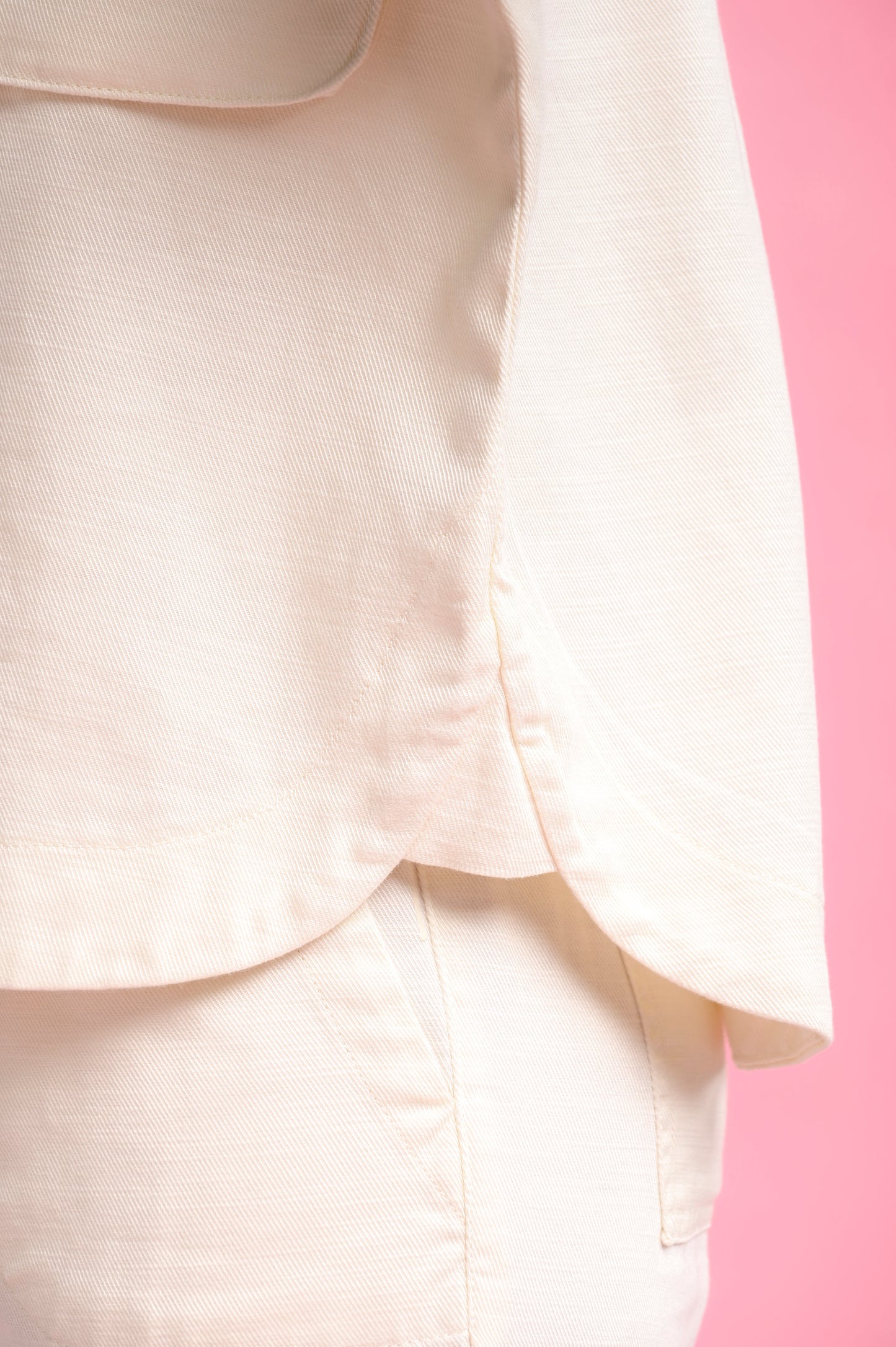 SOBRECAMISA BORDADA CON BOLSILLOS DELANTEROS