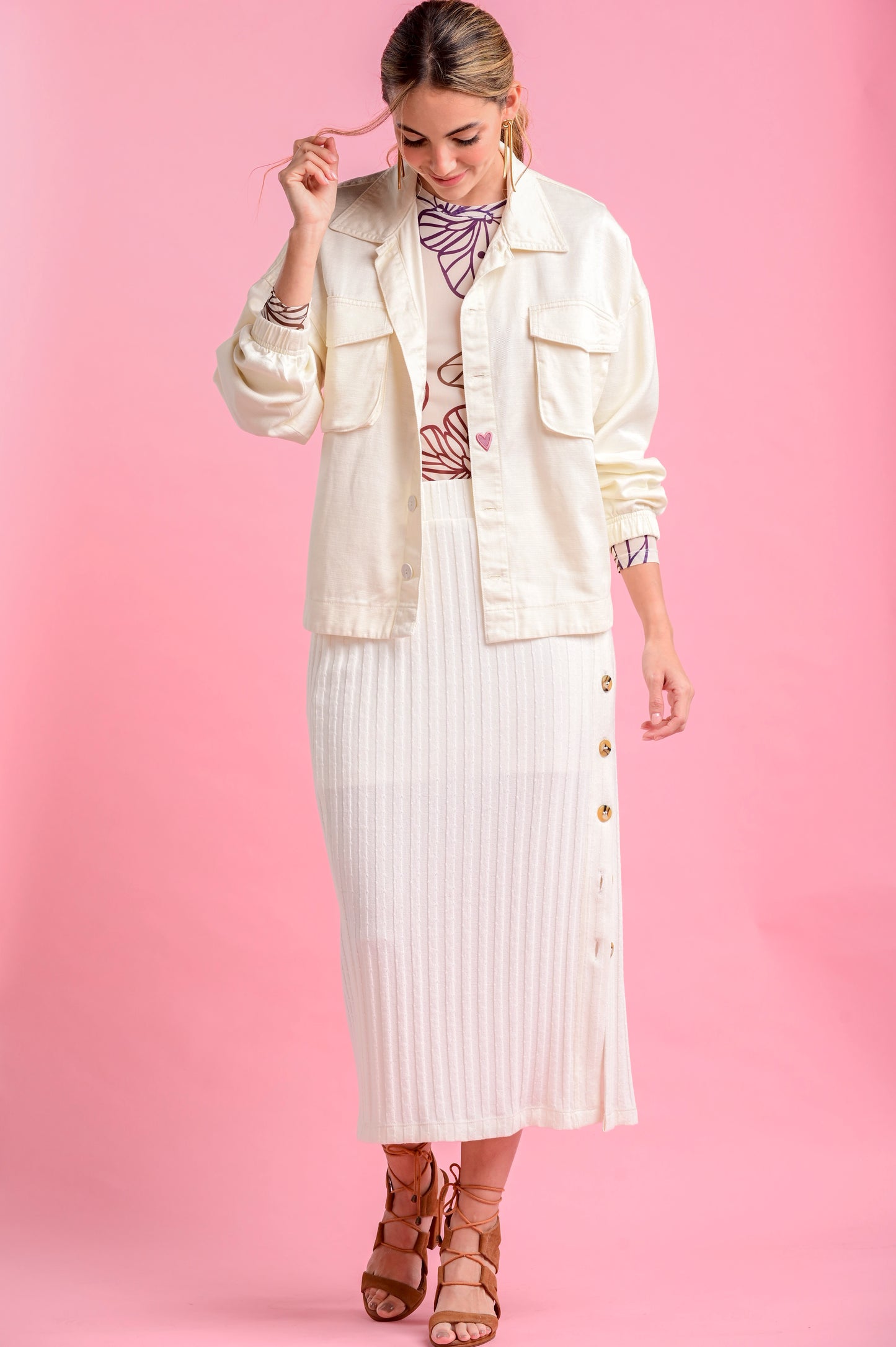 SOBRECAMISA BORDADA CON BOLSILLOS DELANTEROS