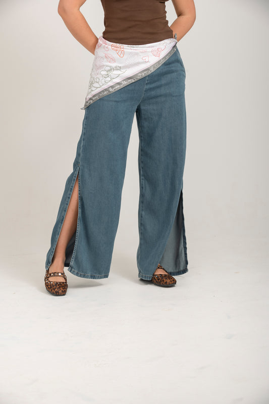 PANTALON EN INDIGO ABERTURAS LATERALES