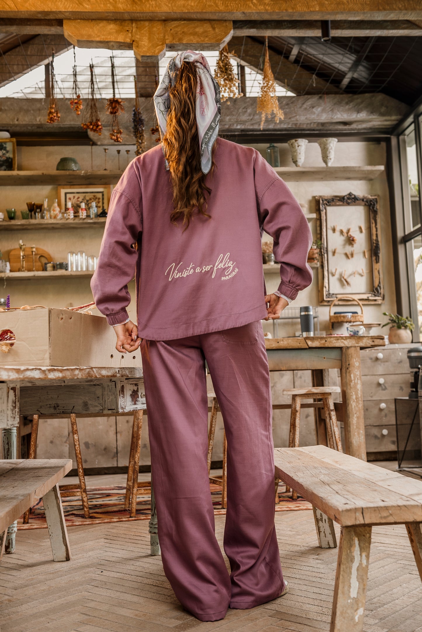 SOBRECAMISA BORDADA CON BOLSILLOS DELANTEROS