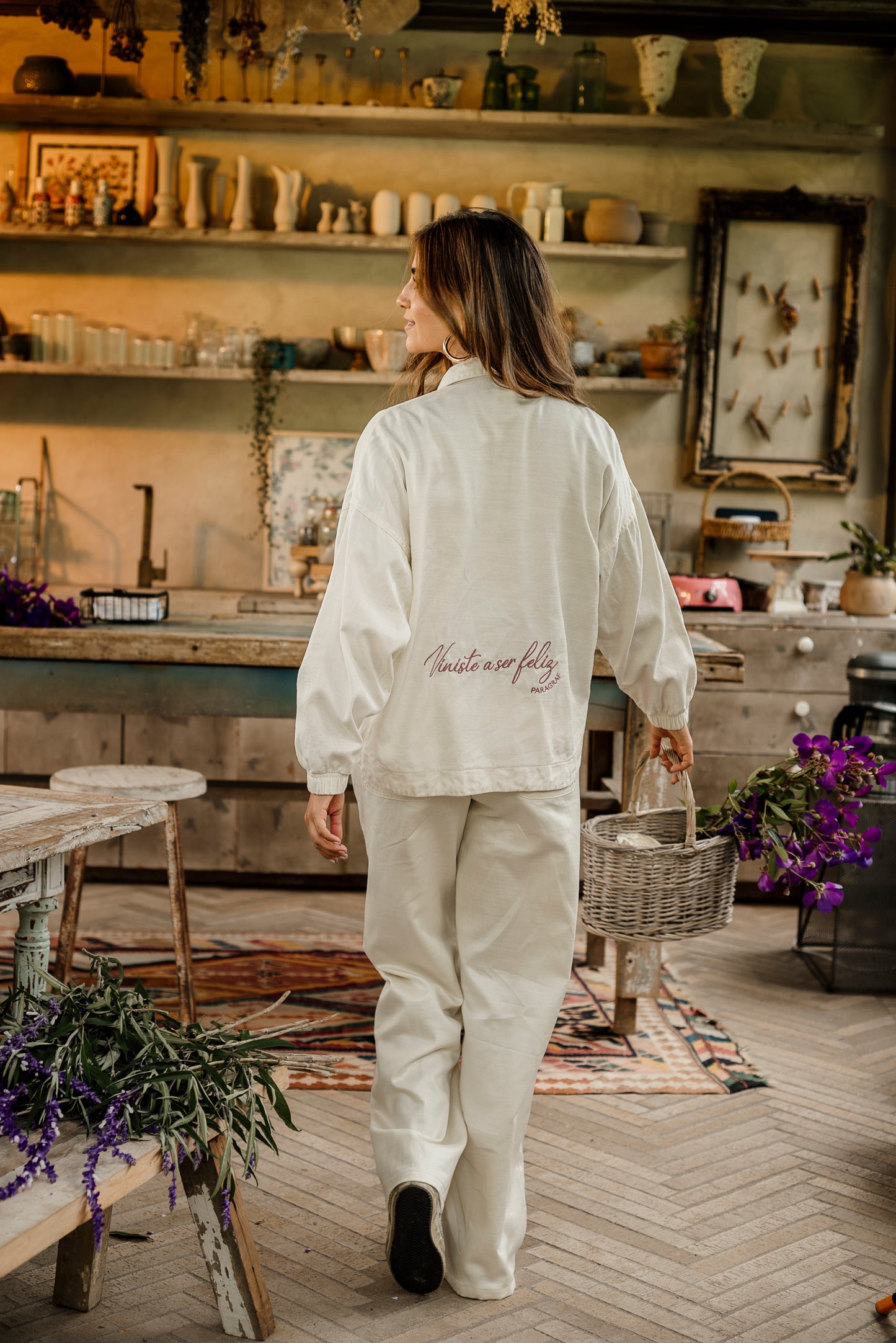 SOBRECAMISA BORDADA CON BOLSILLOS DELANTEROS