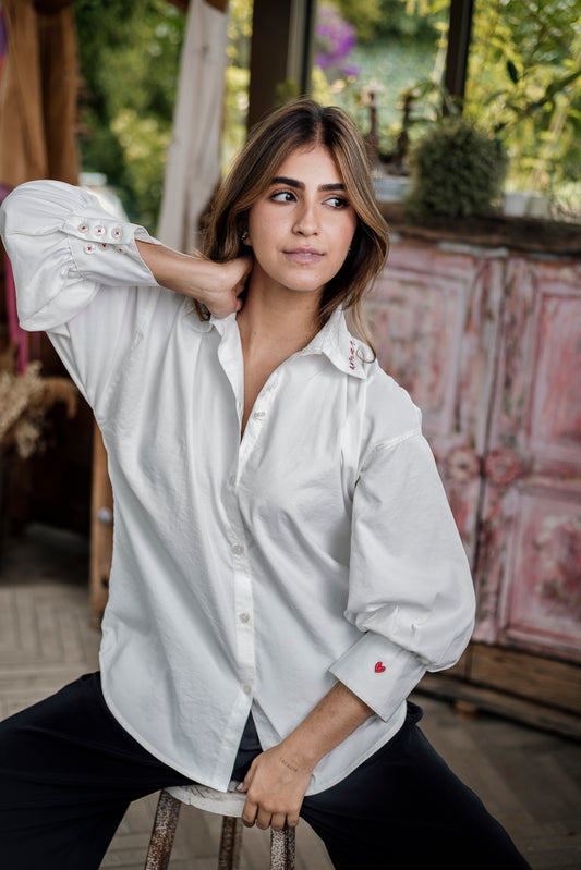 CAMISA MANGA LARGA BORDADA AMOR