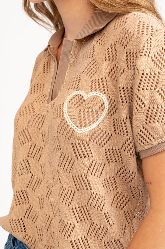 CAMISETA TIPO POLO TEJIDA CORAZON BORDADO