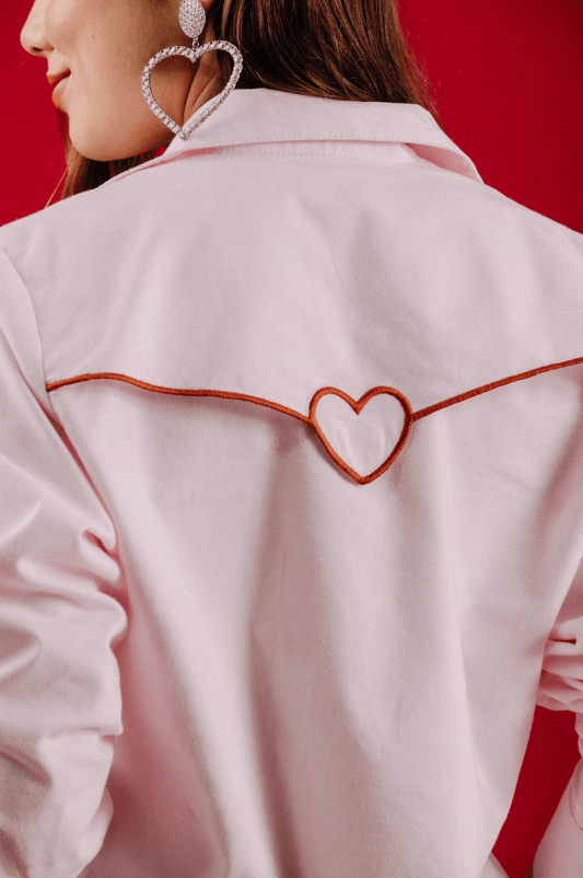 CAMISA MANGA LARGA CON SOLAPA BORDADA