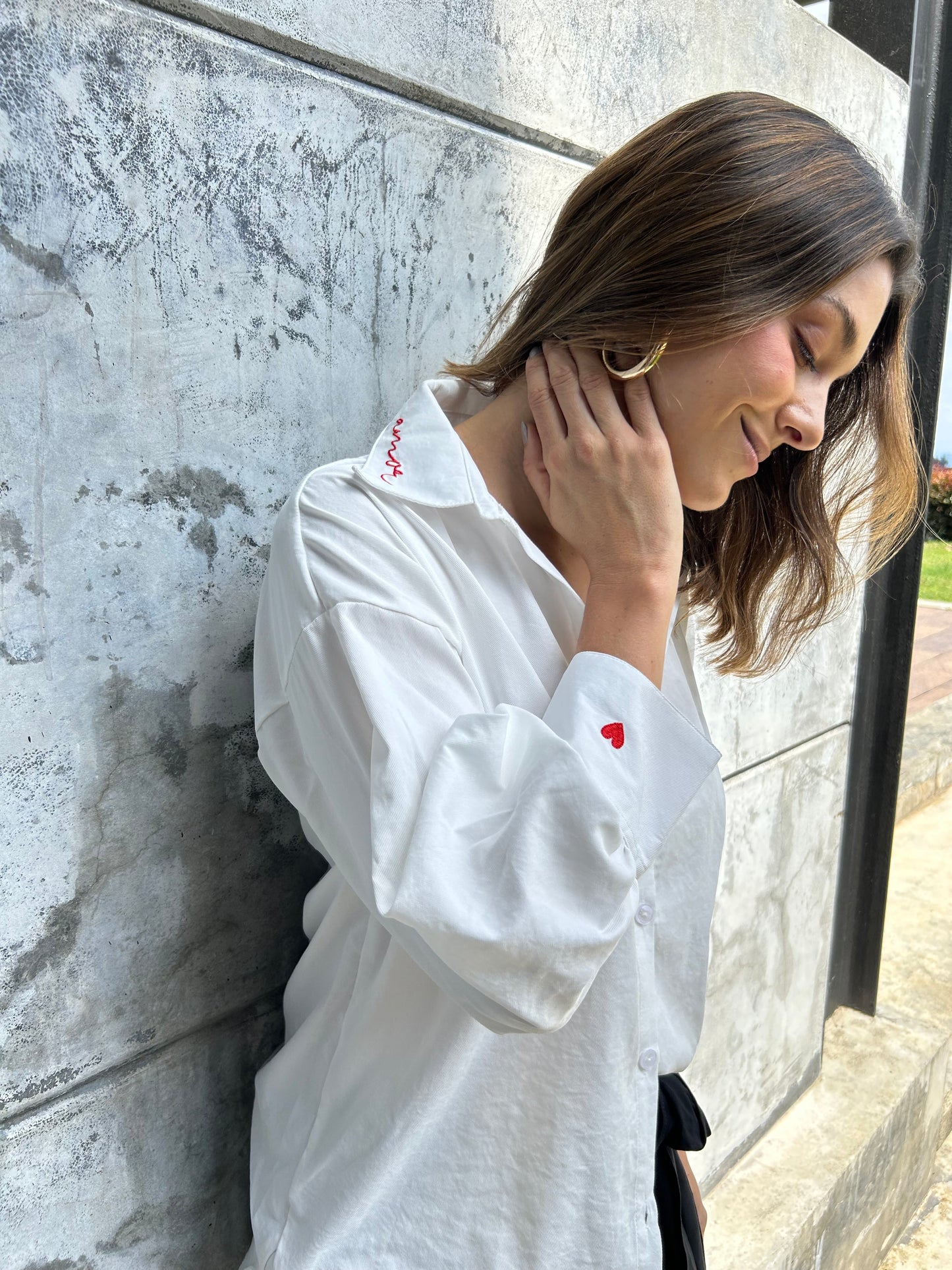 CAMISA MANGA LARGA BORDADA AMOR