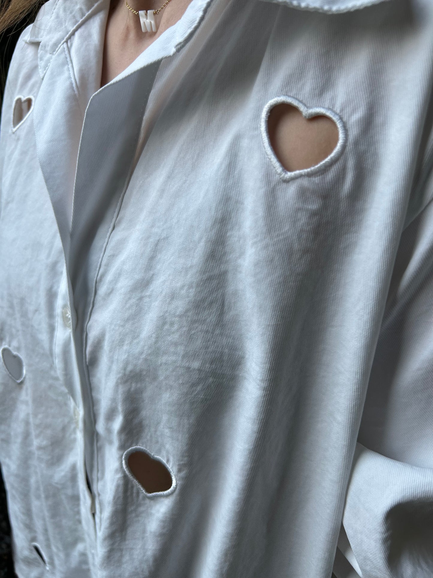 CAMISA MANGA LARGA CORAZONES ABIERTOS BORDADOS