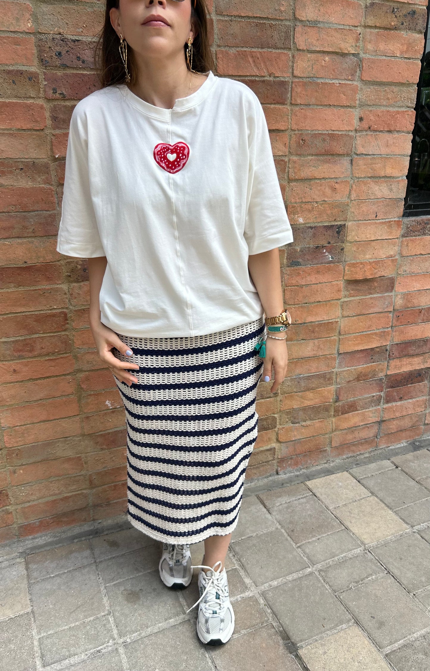CAMISETA CUELLO ASIMÉTRICO SILHUETA OVERSIZED SWEET HEART