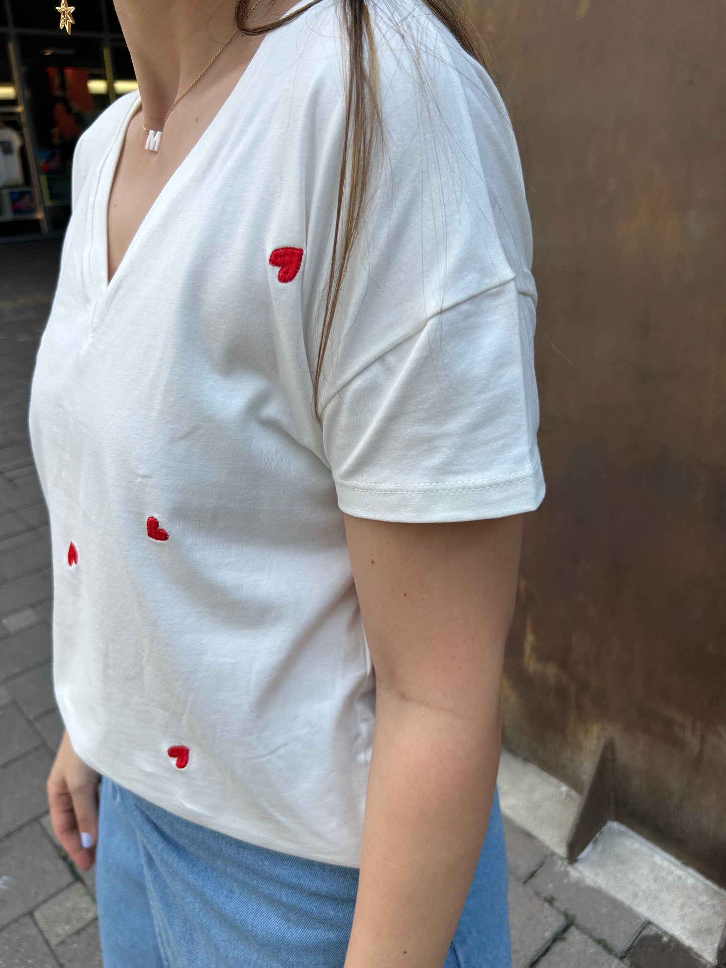 CAMISETA MANGA CORTA CUELLO V CORAZONES MINI