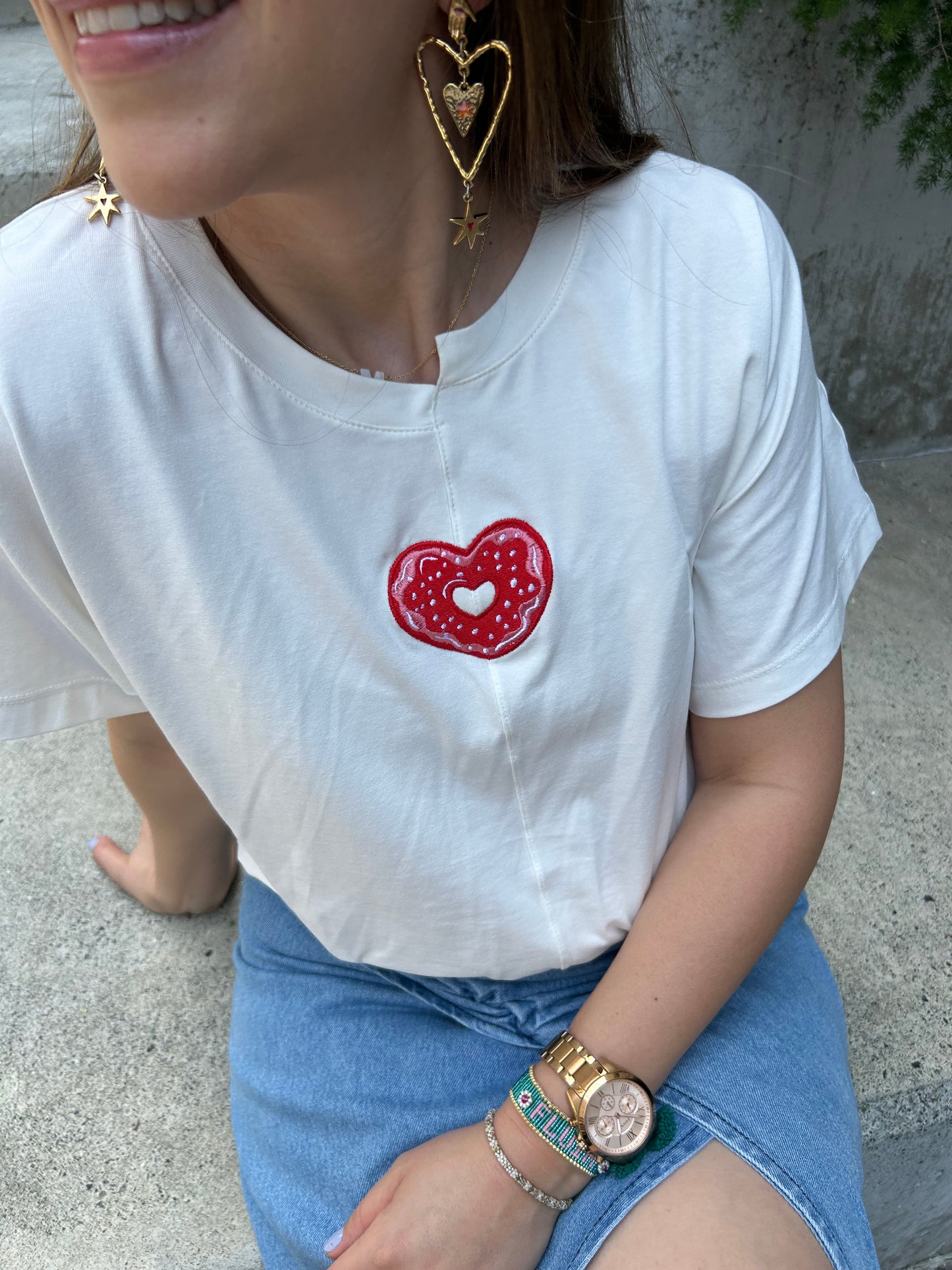 CAMISETA CUELLO ASIMÉTRICO SILUETA NORMAL SWEET HEART