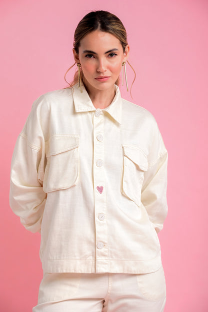 SOBRECAMISA BORDADA CON BOLSILLOS DELANTEROS