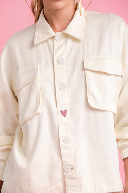 SOBRECAMISA BORDADA CON BOLSILLOS DELANTEROS