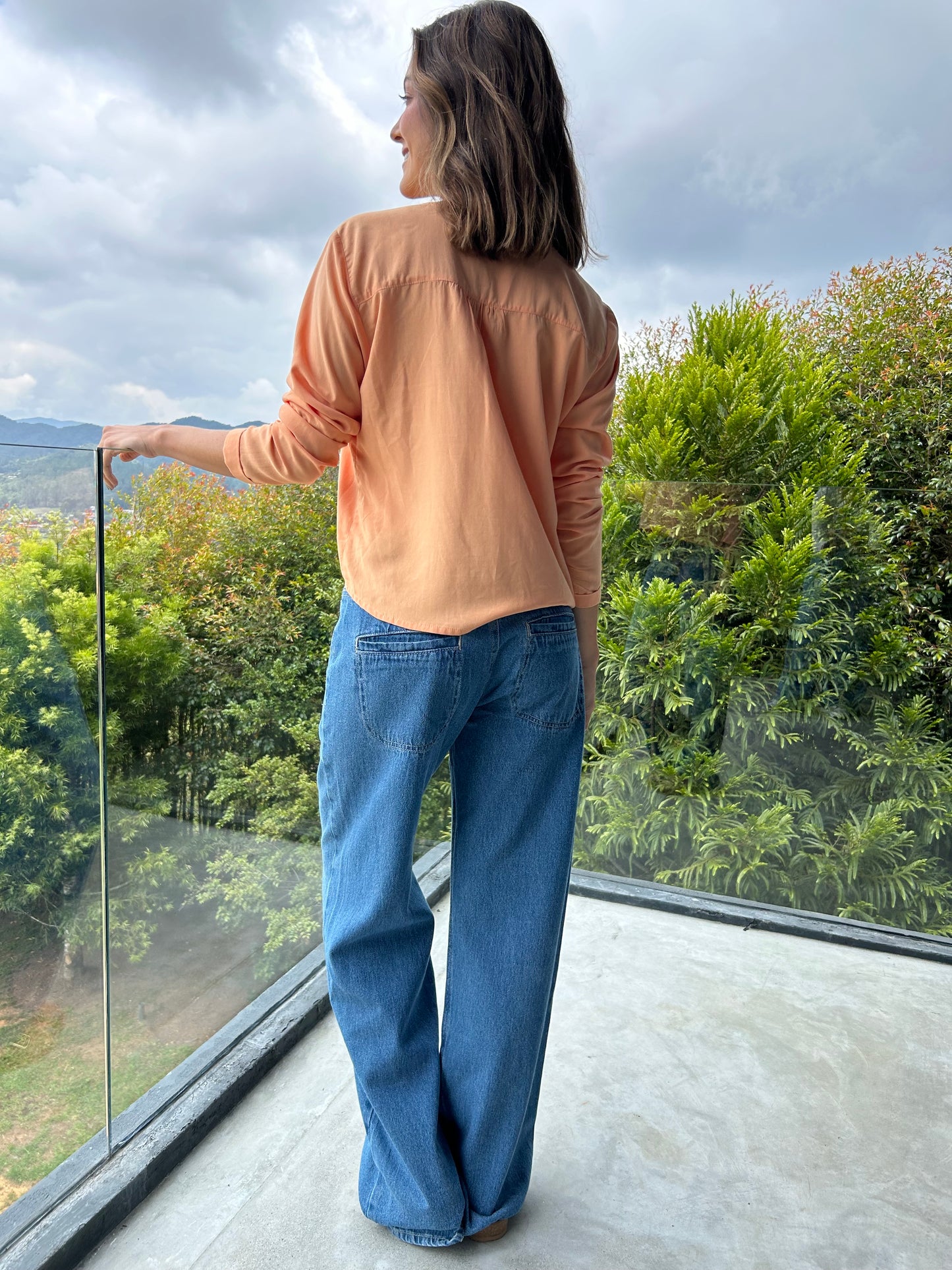 CAMISA MANGA LARGA CUELLO V