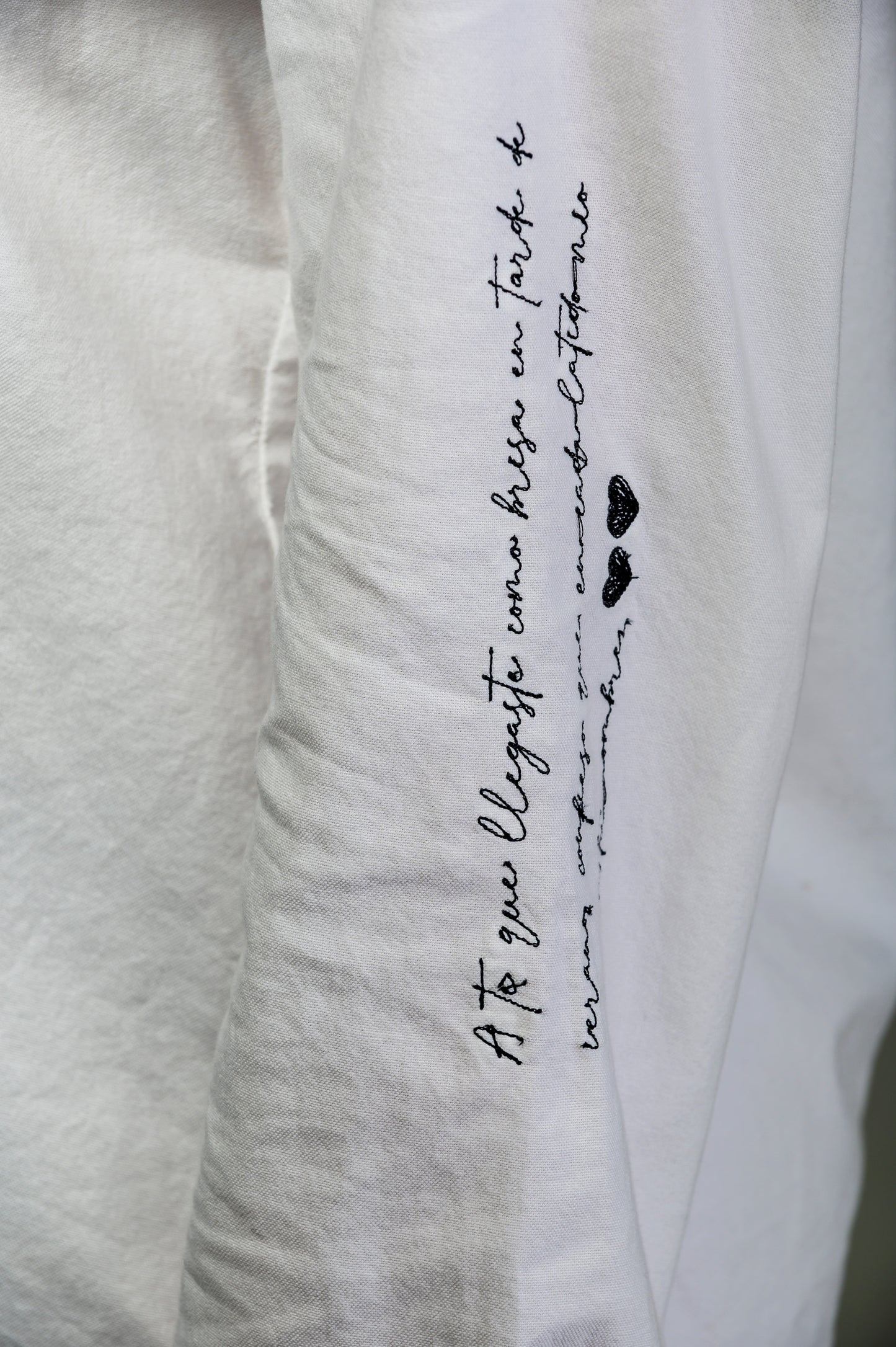CAMISA MANGA LARGA BORDADA POEMA