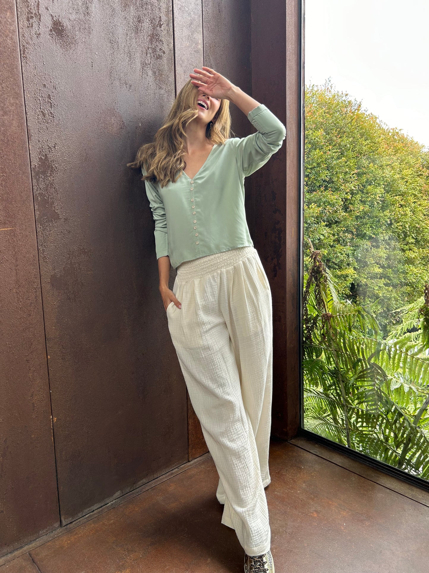 CAMISA MANGA LARGA CUELLO V