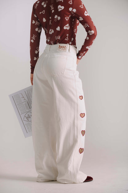 WIDE LEG JEANS CON BORDADOS CORAZÓN