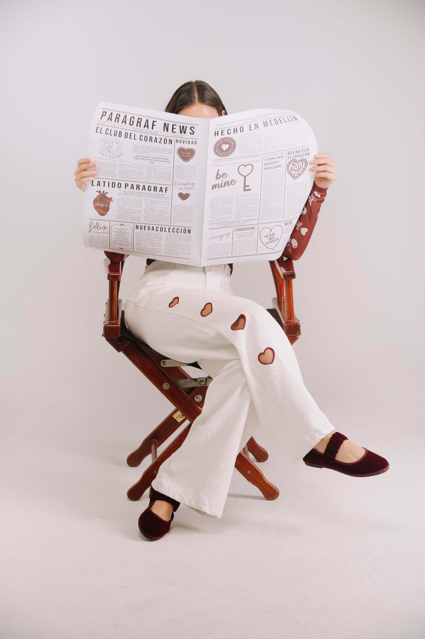 WIDE LEG JEANS CON BORDADOS CORAZÓN