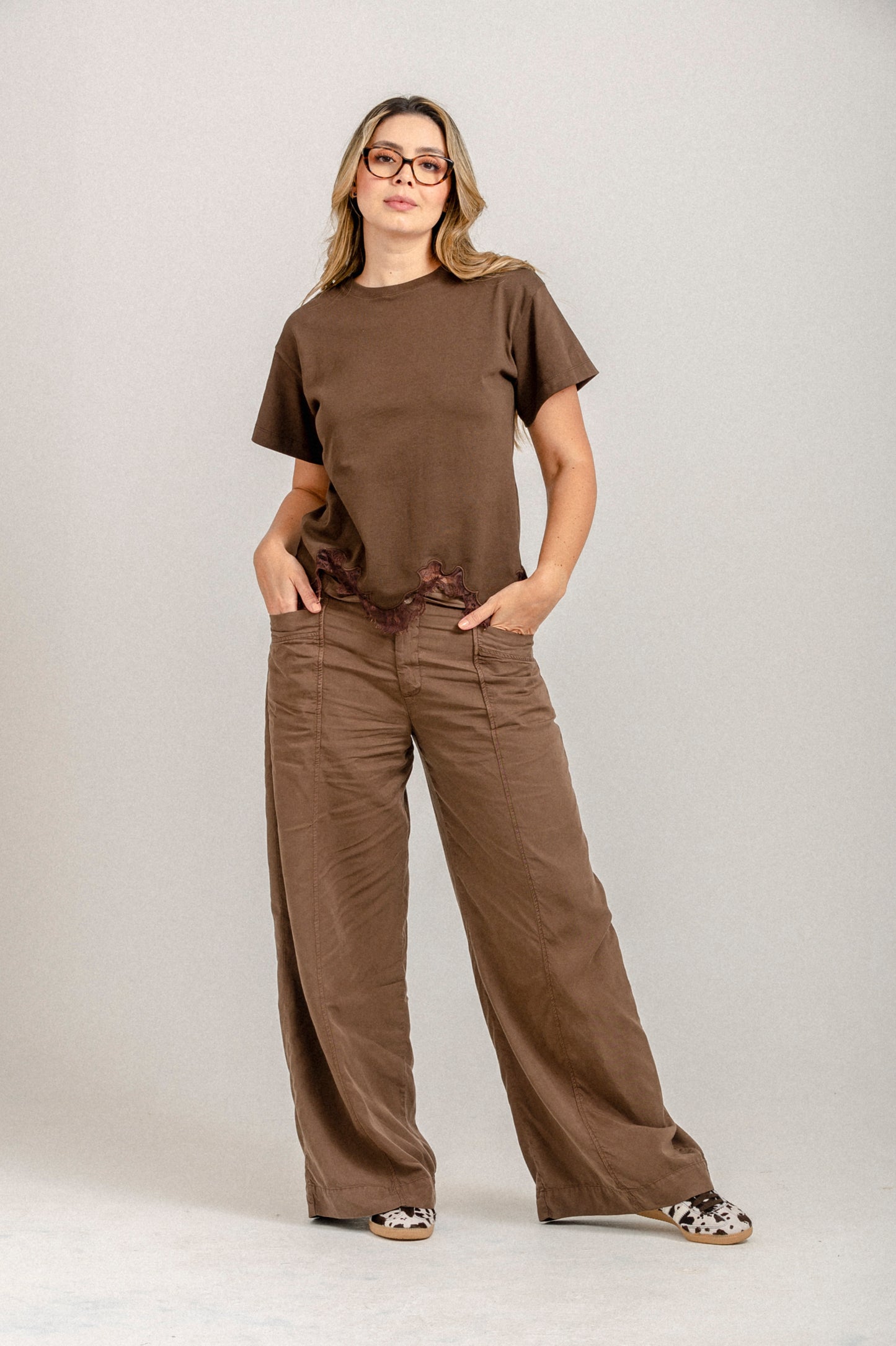 BLUSA BORDADA CON ENCAJE
