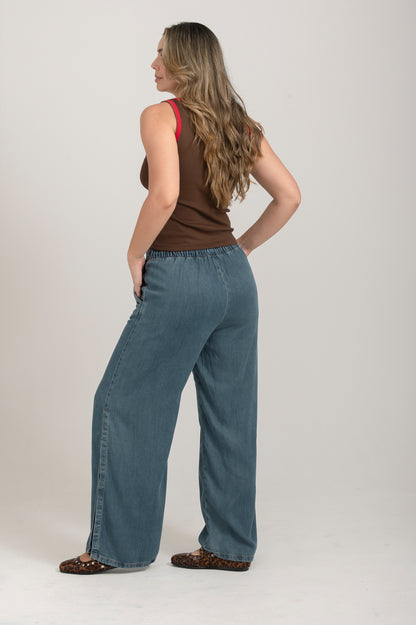 PANTALON EN INDIGO ABERTURAS LATERALES