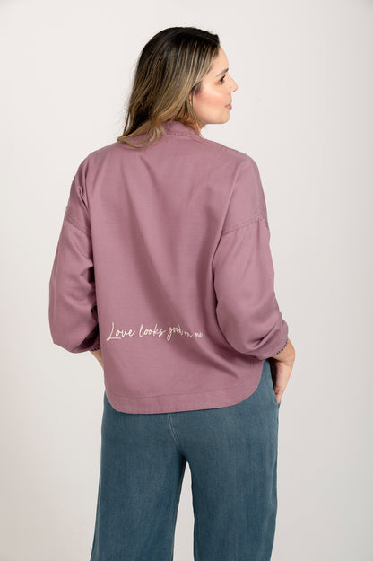 SOBRECAMISA BORDADA CON BOLSILLOS DELANTEROS