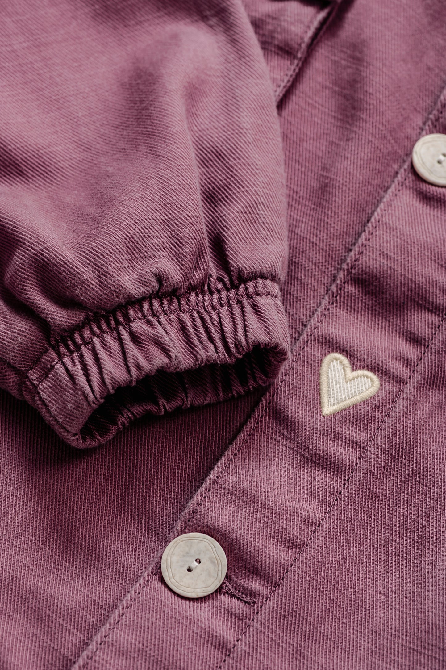 SOBRECAMISA BORDADA CON BOLSILLOS DELANTEROS