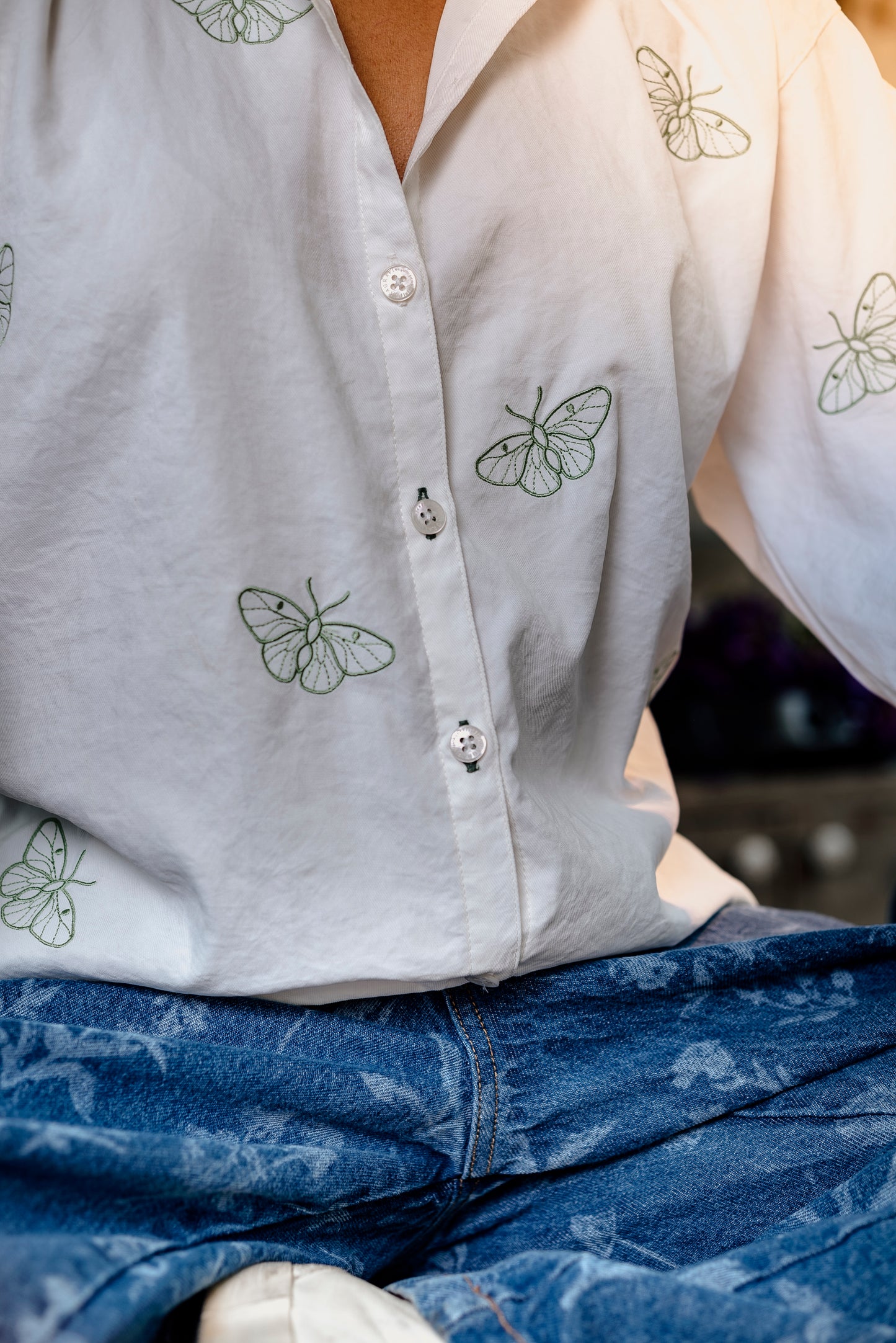 CAMISA MANGA LARGA BORDADA MARIPOSA