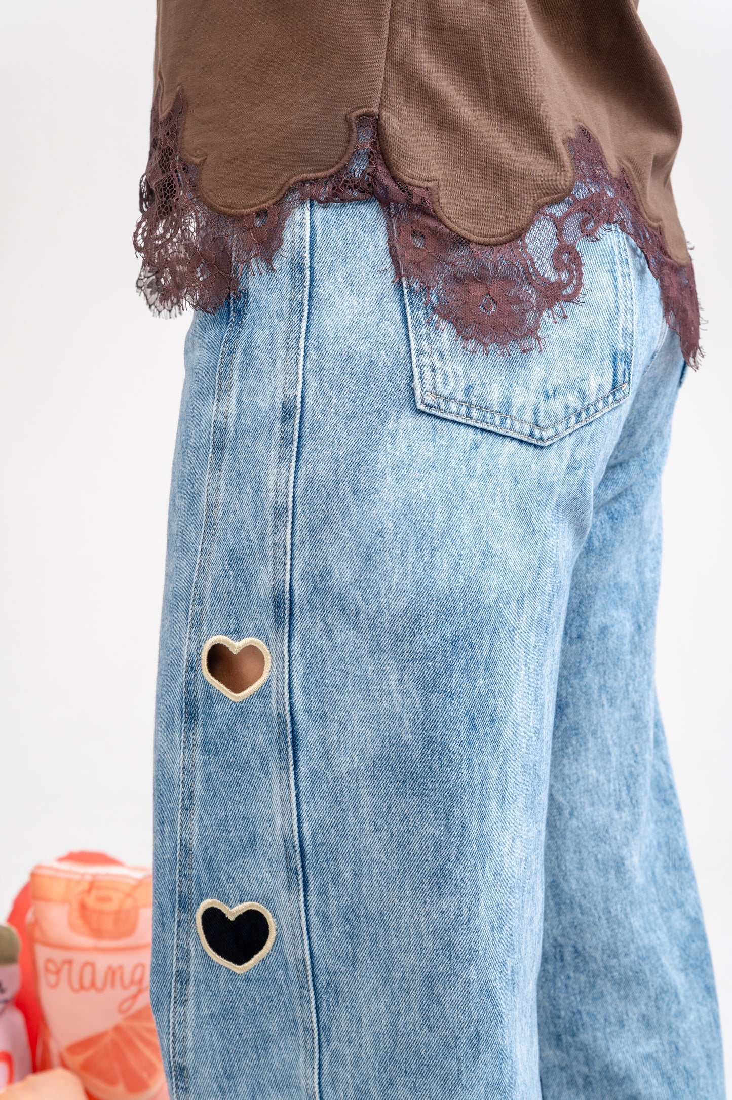 BLUSA BORDADA CON ENCAJE