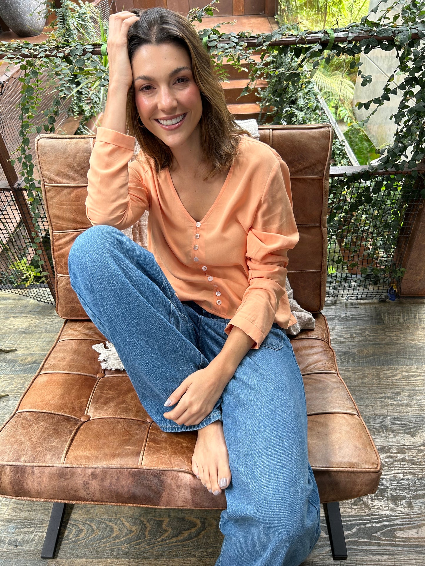 CAMISA MANGA LARGA CUELLO V