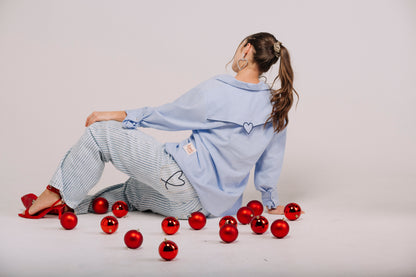 CAMISA MANGA LARGA CON SOLAPA BORDADA