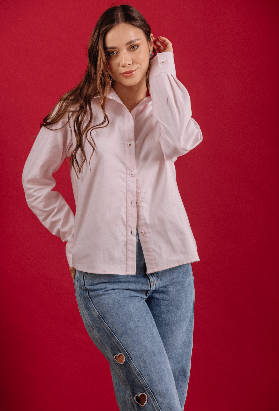 CAMISA MANGA LARGA CON SOLAPA BORDADA