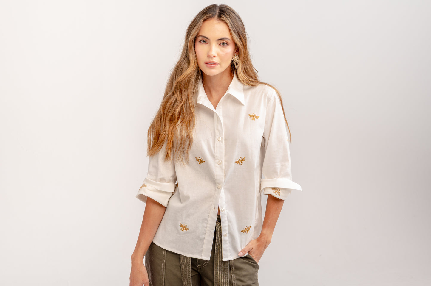 CAMISA MANGA LARGA BORDADA ABEJAS