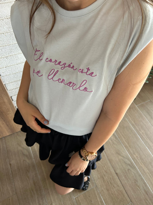 CAMISETA MANGA SISA CUELLO REDONDO CORAZÓN LLENO