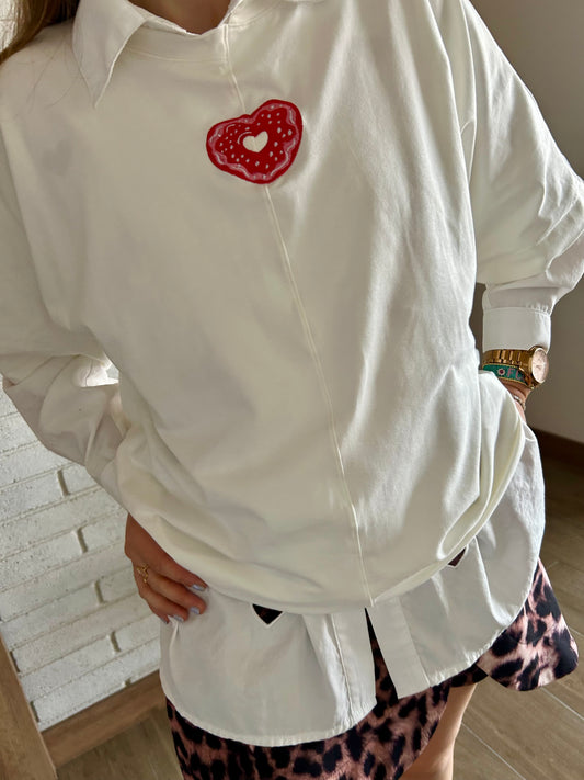CAMISETA CUELLO ASIMÉTRICO SILHUETA OVERSIZED SWEET HEART