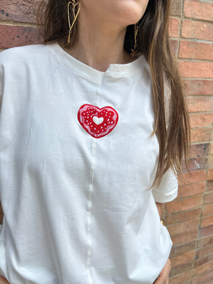 CAMISETA CUELLO ASIMÉTRICO SILHUETA OVERSIZED SWEET HEART