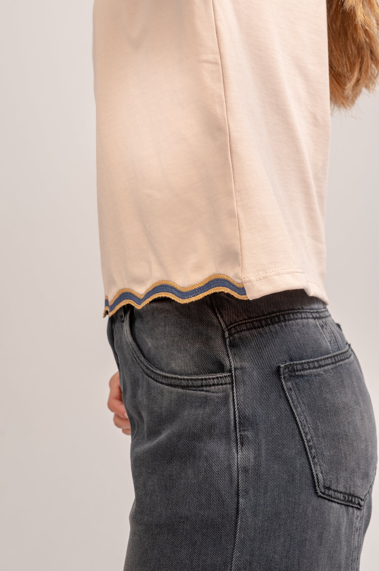 CAMISETA MANGA CORTA BORDADA ONDAS