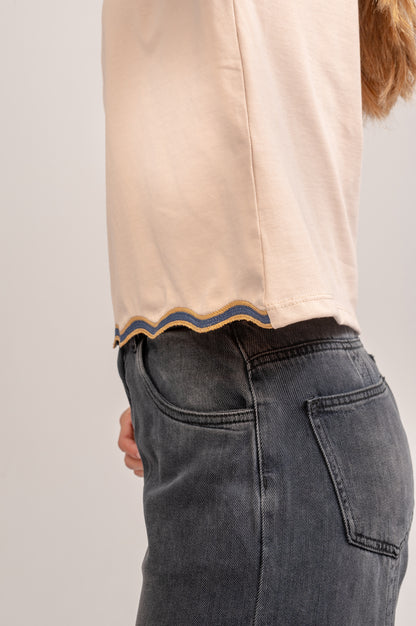 CAMISETA MANGA CORTA BORDADA ONDAS