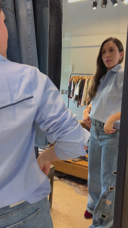 CAMISA MANGA LARGA CON SOLAPA BORDADA